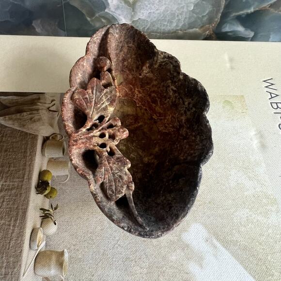 Unbranded Hand-carved SoapStone Trinket Soap Dish 5 x 3 Red Brown Pedestal Vtg - Picture 3 of 8